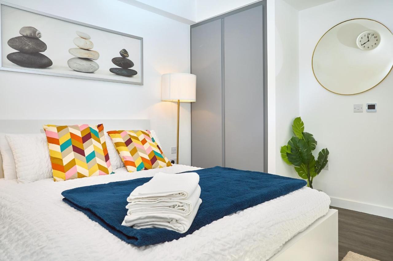 Morden Lovely 3Bedroom Apartment London Abbey Wood Buitenkant foto