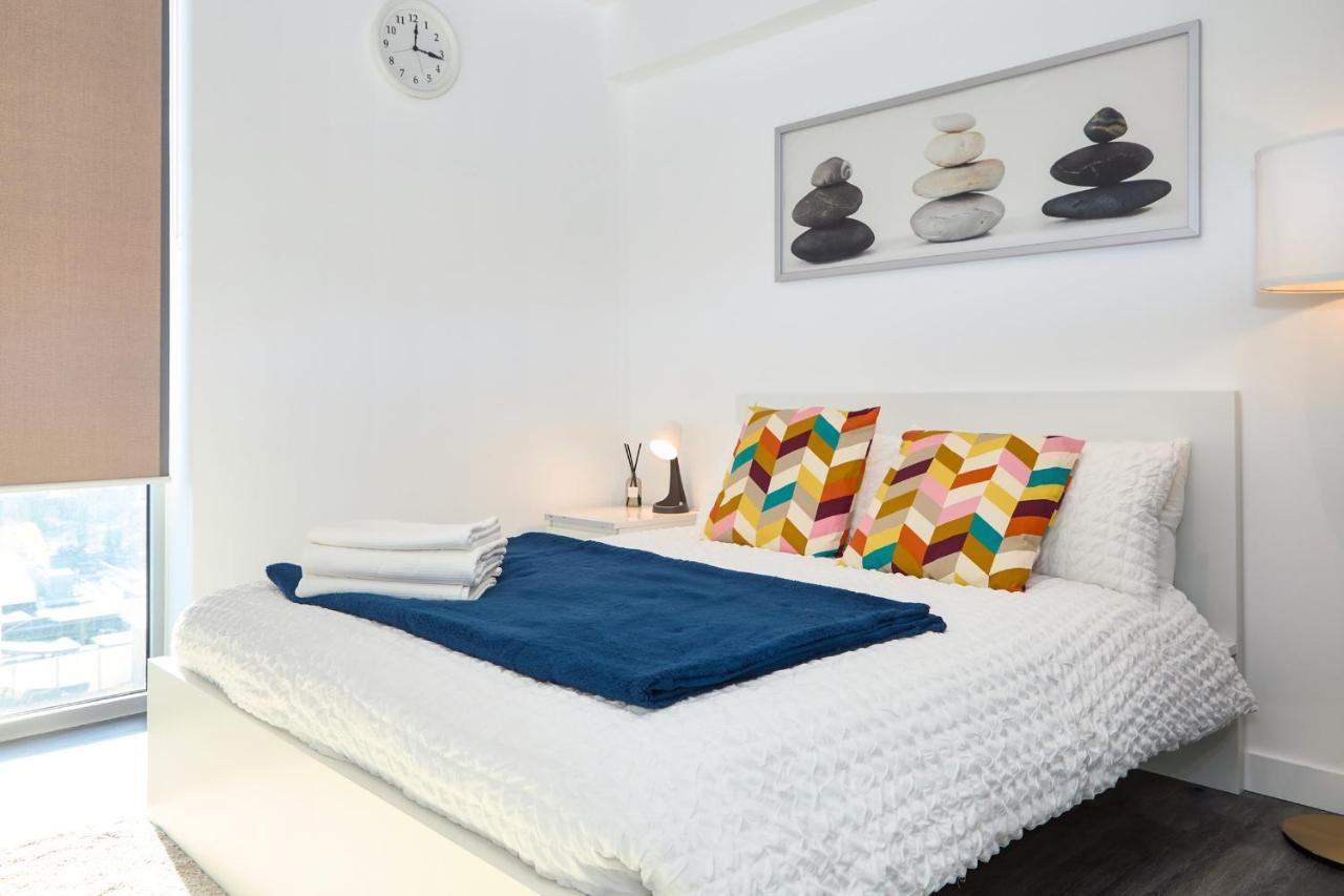 Morden Lovely 3Bedroom Apartment London Abbey Wood Buitenkant foto